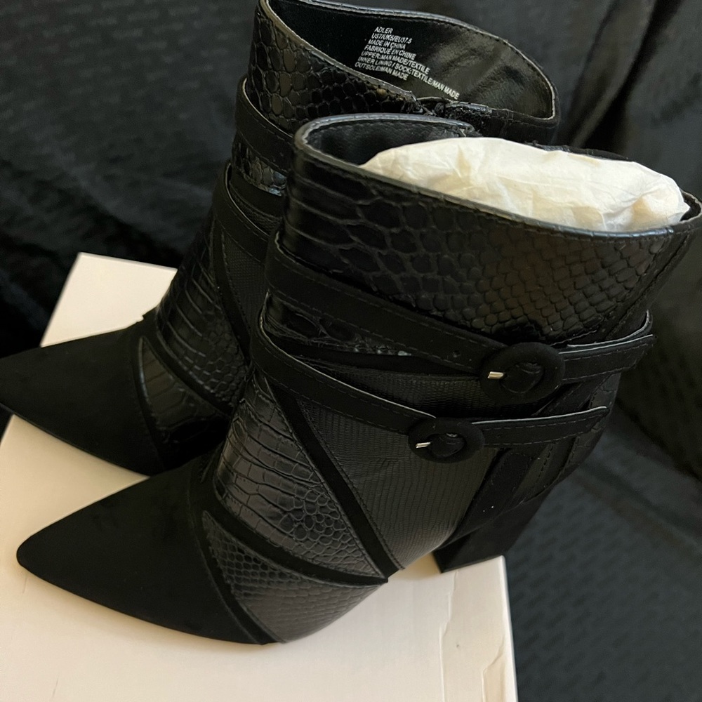 NWT- Size 7 black bootie- Just FAB